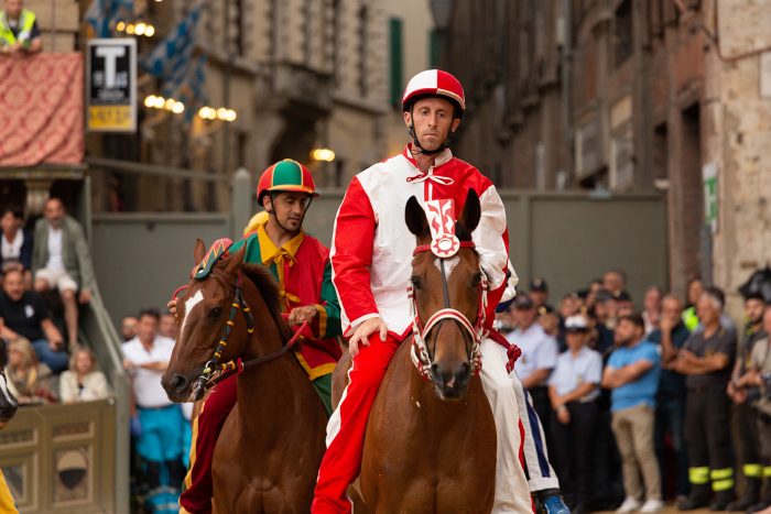 Palio, il giorno dopo. Guglielmi: "Ho pagato un errore di valutazione. Abbasantesa straordinaria