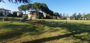 Asciano: pannelli e giochi sensoriali, in via Togliatti nasce l’area verde inclusiva per bambini