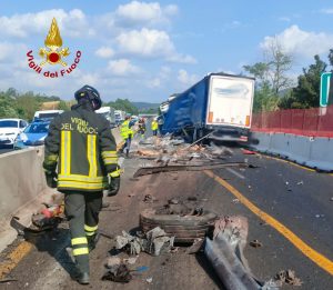 Incidente su A1 e traffico deviato sulla Siena-Firenze: file e rallentamenti