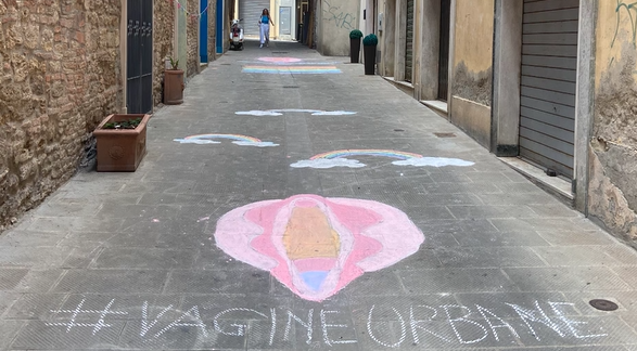 Poggibonsi, "Vagine Urbane" in vicolo Buonaccorsi, Fdi: "Comune non si faccia sbeffeggiare"