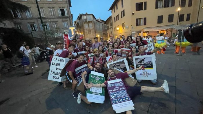 L'Oca festeggia in notturna la vittoria del Palio dell&rsquo;Assunta con un &ldquo;Corteo-fiume&rdquo;