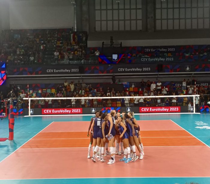 Volley: In un PalaWanny da tutto esaurito le azzurre volano ai quarti di finale vincendo 3-0 contro la Spagna