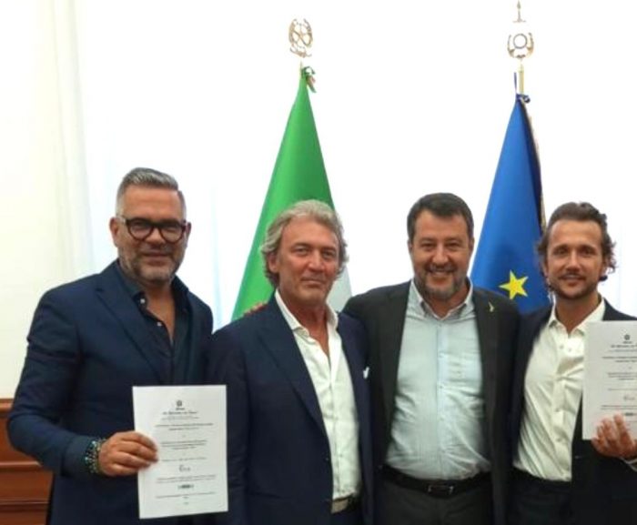 Taxi gratis all'uscita delle discoteche, firmato il protocollo d'intesa al Mit