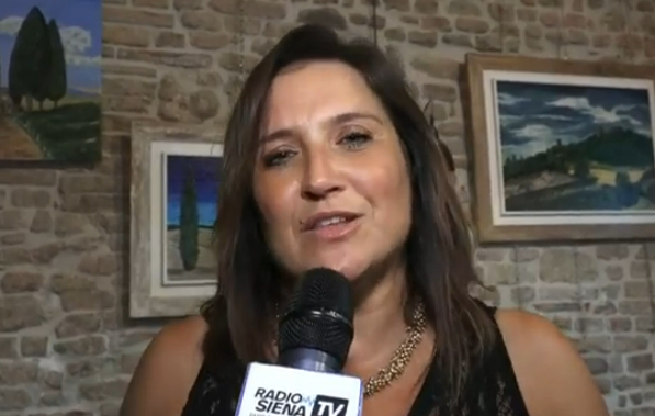 "Da bosco e da riviera": la mostra di Giovanna Romano, viaggio con il cuore e la mente tra Chianti, Crete, mare, pievi e castelli