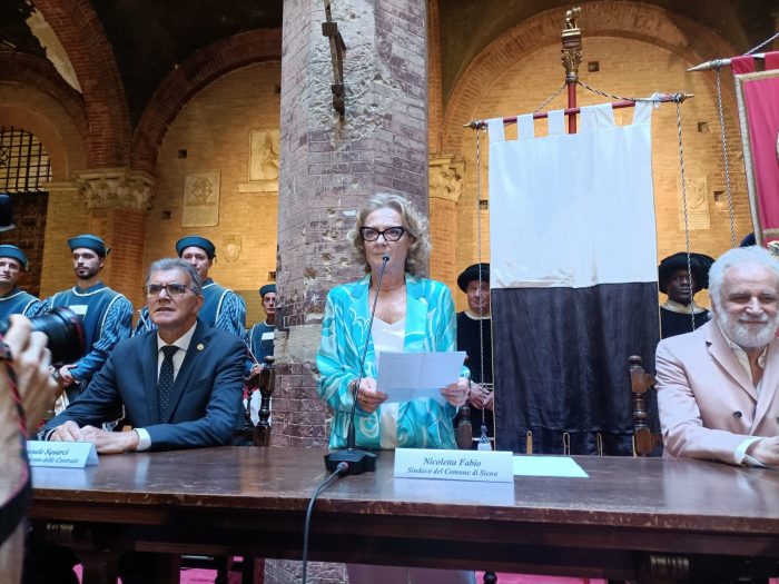 Presentazione drappellone, il sindaco Fabio: "Un Palio allegro che invita alla leggerezza"