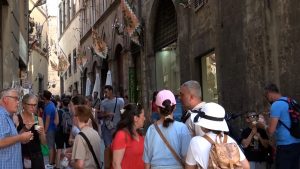 Turismo d'agosto, Confesercenti Siena: "Meno spesa e meno educazione"