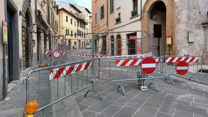 Cedimento via della Repubblica a Poggibonsi, Comune ispeziona i locali interrati della parte alta del centro
