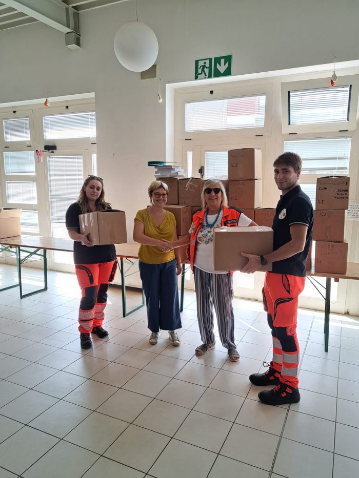 Poggibonsi, già consegnati alle scuole quaderni e matite donati grazie alla solidarietà