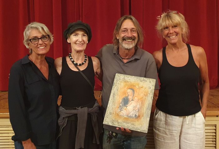 L'araldica delle contrade al Teatro del Costone, grazie ad una donazione dell'artista Gina Roche