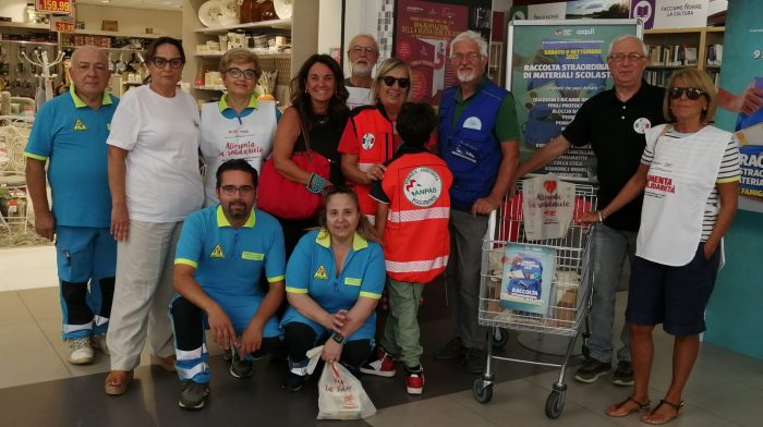 Pubblica Assistenza Poggibonsi: oltre 2500 pezzi raccolti tra matite e quaderni per le scuole