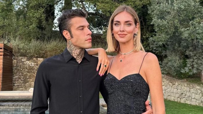 Chiara Ferragni e Fedez festeggiano l'anniversario di nozze in Toscana, ad accoglierli i senesi Biondi Santi