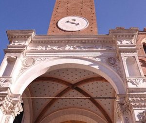 Siena, per la giornata internazionale sull'endometriosi la Cappella di Piazza del Campo si illumina di giallo