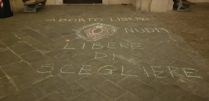 Non una di meno Siena: vagine davanti alle scuole e all'Universit&agrave; per la 'Giornata internazionale per l'aborto libero'
