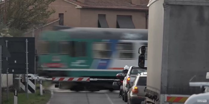 Manutenzione ferroviaria stradale al passaggio a livello di Arbia, come cambia la viabilità