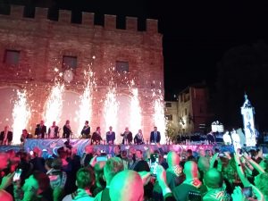 Cena della vittoria dell'Oca, emozioni forti: in 2300 a tavola in Fontebranda