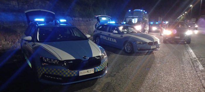 Siena, controlli straordinari della Polizia Stradale: 72 alcol test, una denuncia con ritiro della patente