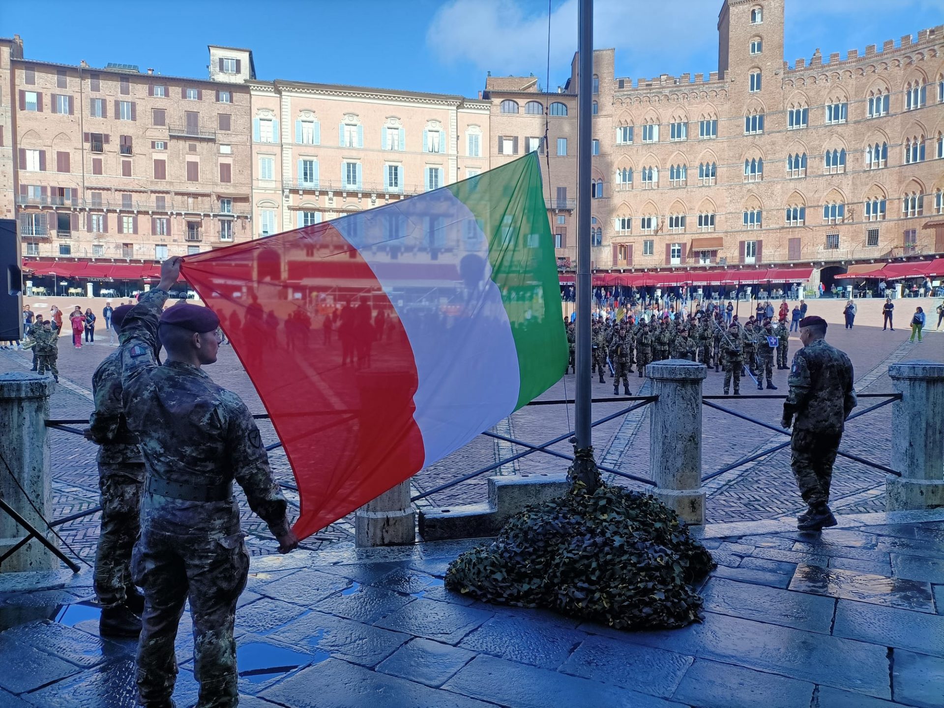 Cavalcata del Bicentenario, l'Esercito fa tappa a Siena: i preparativi in Piazza del Campo