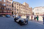 L'eleganza ed il fascino delle auto d'epoca nella bellezza di Siena