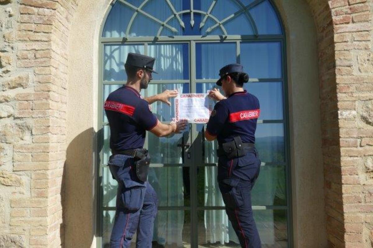 Trequanda, sequestrato dai carabinieri un complesso immobiliare di 14 appartamenti