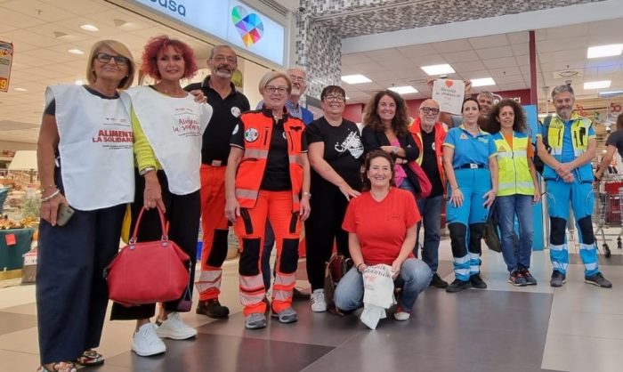 Raccolta alimentare a Poggibonsi, 4415 kg di prodotti per le famiglie fragili