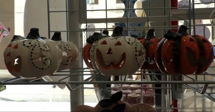 E' la notte di Halloween: una serata per grandi e piccini tra zucche, streghe, dolcetti e feste