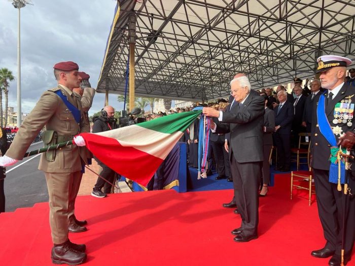 186esimo reggimento paracadutisti di Siena insignito dell&rsquo;onorificenza dell&rsquo;Ordine Militare d&rsquo;Italia