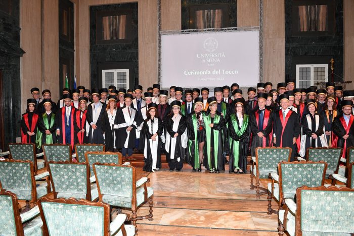 "Cerimonia del tocco", il benvenuto dell'Universit&agrave; di Siena ai nuovi docenti