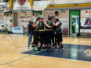Basket C, il Costone si aggiudica il big match con Prato. Sesta vittoria di fila e primato in classifica