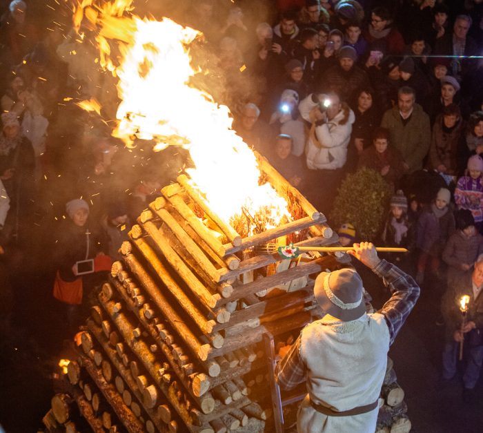 Abbadia San Salvatore prepara il suo Natale di fuoco. Le Fiaccole verso il riconoscimento Unesco