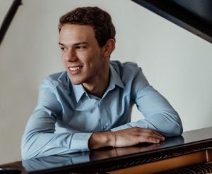 Chigiana, il pianista Gabriele Strata conquista Rio de Janeiro