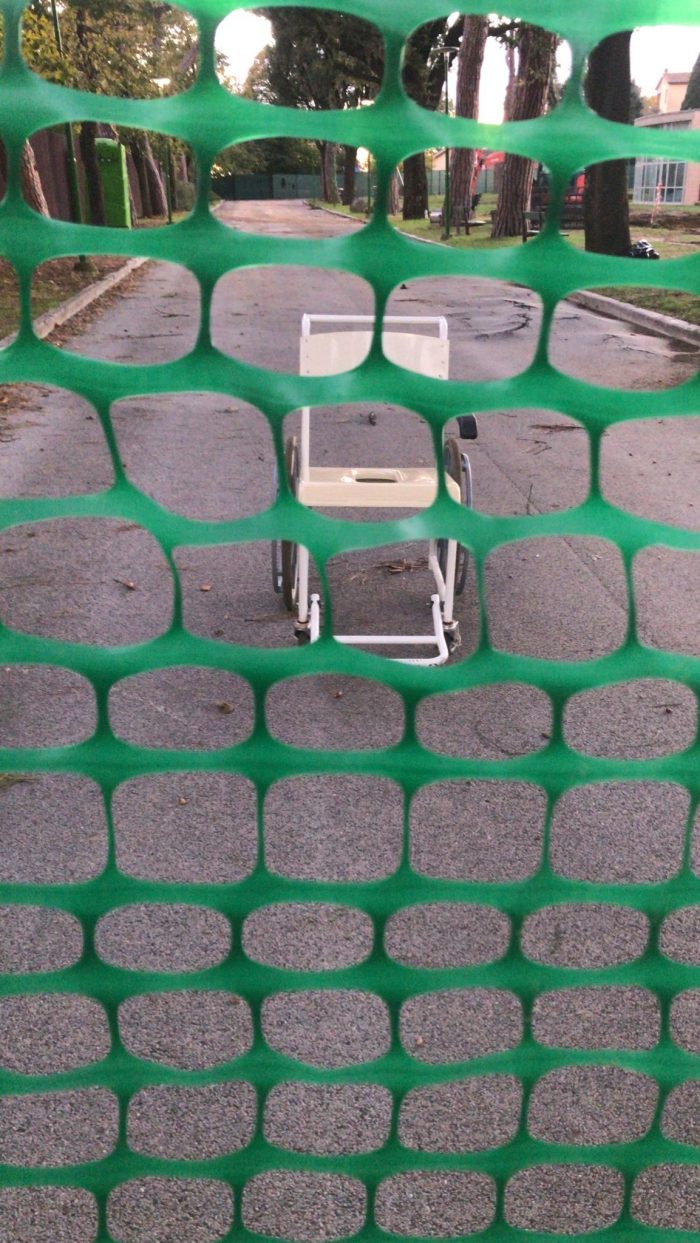 Siena, piscina in Piazza Amendola, avanza il degrado e il vandalismo