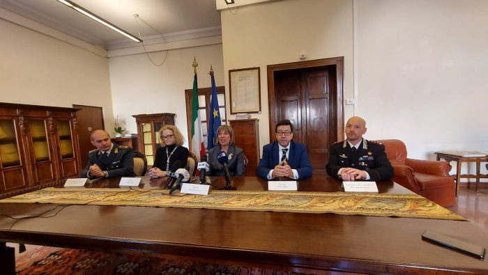 Migranti a Siena, a dicembre la luce fuori dal parcheggio. Ci sono 80 posti liberi nei Cas