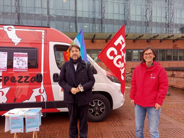 Autonomia differenziata e dimensionamento, camper Cgil in difesa scuola pubblica fa tappa a Siena