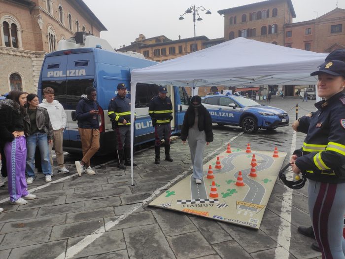 Giornata mondiale vittime strada, Polizia Stradale Siena incontra gli studenti