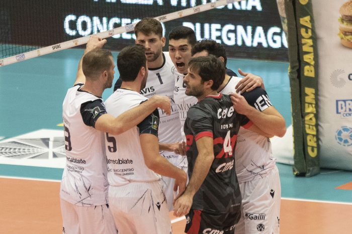 Una super Emma Villas Siena vince ancora: a Brescia si impone al tie-break (2-3)