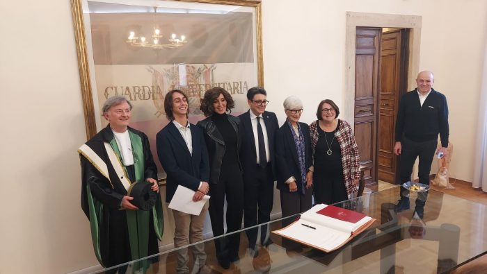 Biotecnopolo, il ministro Bernini a Siena: "Sarete soddisfatti, stiamo cambiando lo statuto"