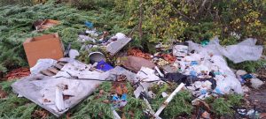 Una discarica a cielo aperto in Massetana, la denuncia di Siena Sostenibile