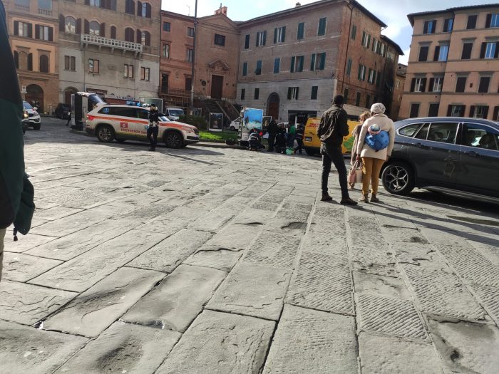 Pedone investito in Piazza Matteotti a Siena