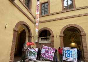"Vivere e studiare a Siena è sempre più difficile", manifestazione degli studenti Cravos