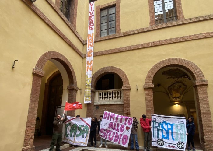 "Vivere e studiare a Siena &egrave; sempre pi&ugrave; difficile", manifestazione degli studenti Cravos