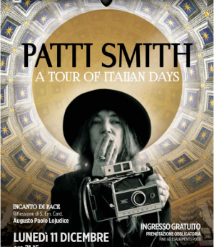 Concerto Patti Smith al Duomo di Siena, maxischermo dentro la chiesa dell'Annunziata