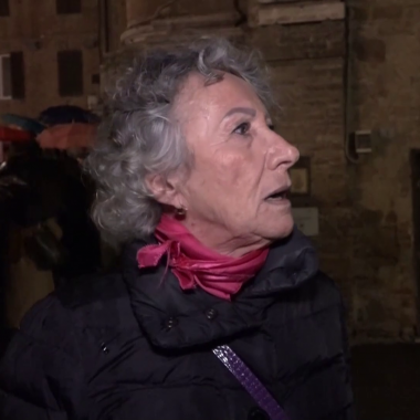 sit in violenza donne Piazza Tolomei (10)