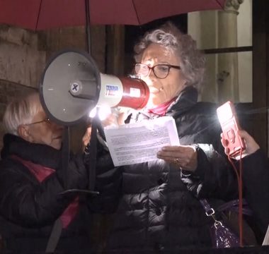 sit in violenza donne Piazza Tolomei (4)