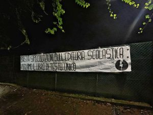 "Libro di testo unico", il Blocco Studentesco Siena protesta contro il caro libri