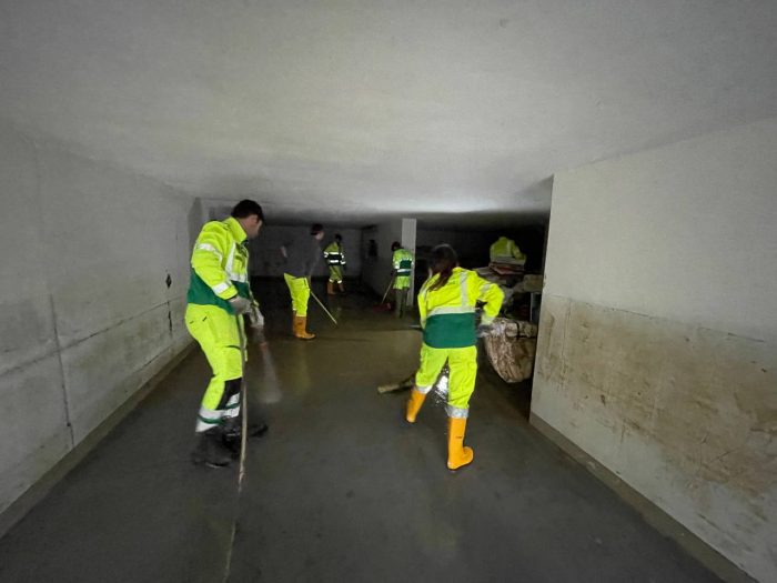 Alluvione in Toscana, anche i volontari senesi in prima linea nel fango