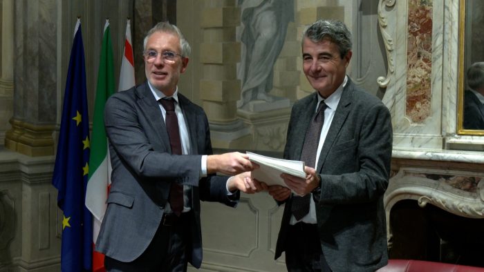 Treno ibrido diretto Siena-Roma, le oltre 2mila firme raccolte da Scaramelli consegnate all'assessore regionale Baccelli