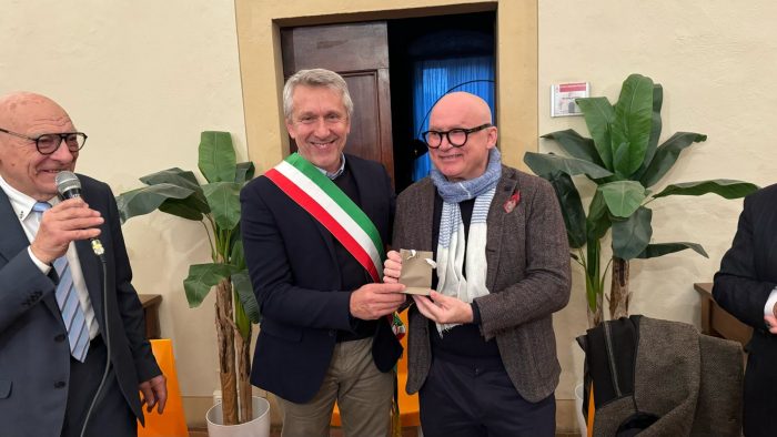La Pro Loco consegna il Premio Citt&agrave; di Colle allo chef pluristellato Gaetano Trovato