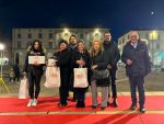La Pro Loco di Colle di Val d’Elsa premia le attività vincitrici del concorso “La vetrina natalizia più bella”