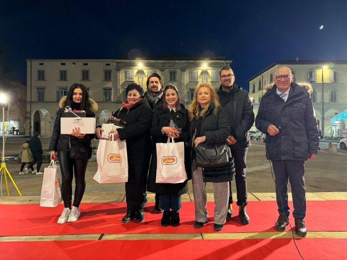 La Pro Loco di Colle di Val d&rsquo;Elsa premia le attivit&agrave; vincitrici del concorso &ldquo;La vetrina natalizia pi&ugrave; bella&rdquo;