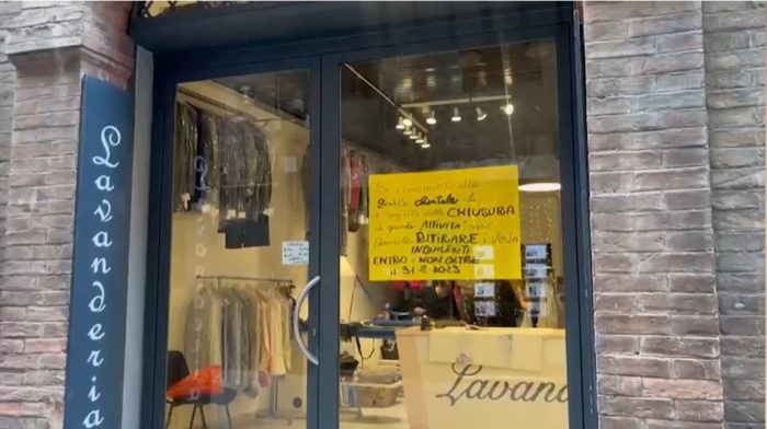 Siena, sempre pi&ugrave; negozi chiusi nelle strade dello shopping